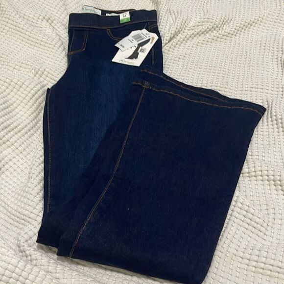 NWT- Celebrity Pink - M. Poppy Flare - Picture 1 of 9